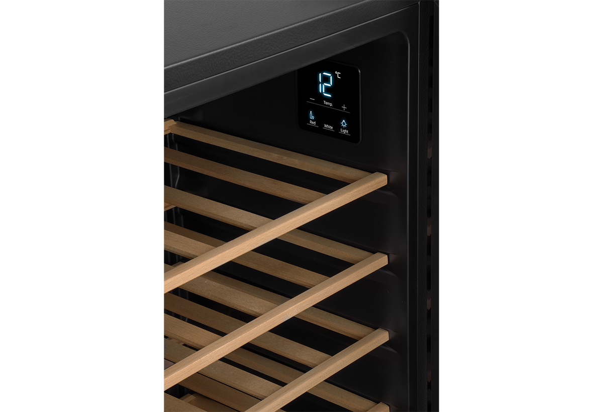 Απεικονίζεται κοντινό στον πίνακα ελέγχου.